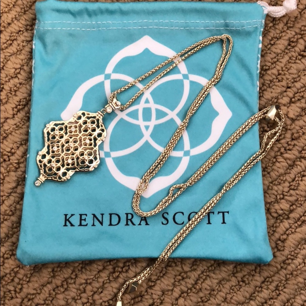 Kendra Scott necklace